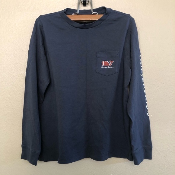 Vineyard Vines Kids Football Whale Spell Out Logo Long Sleeve Pocket Graphic Tee - Picture 2 of 11